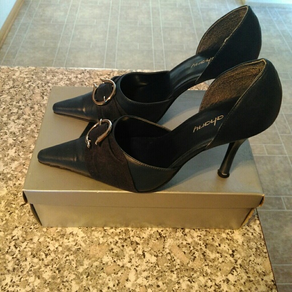 Shoes - Picture 2 of 4